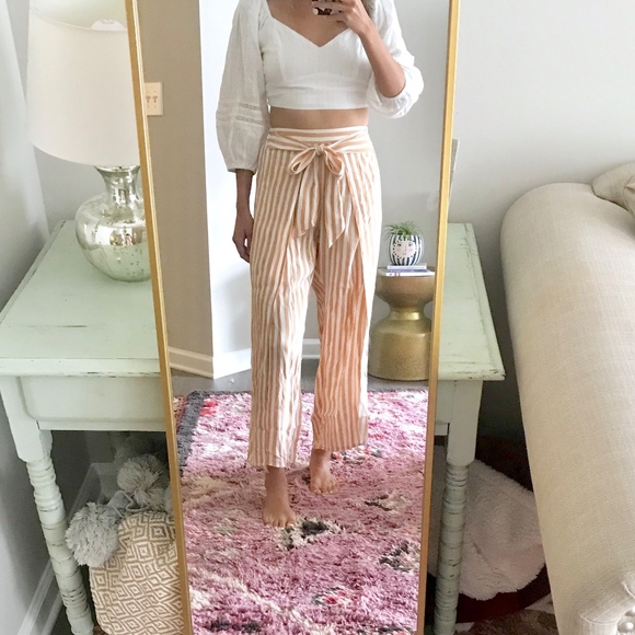 Urban Outfitters Tops - Urban Outfitters Puff Sleeve Crop Top